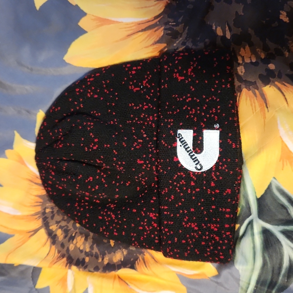 Cummins Beanie (Black/Red)